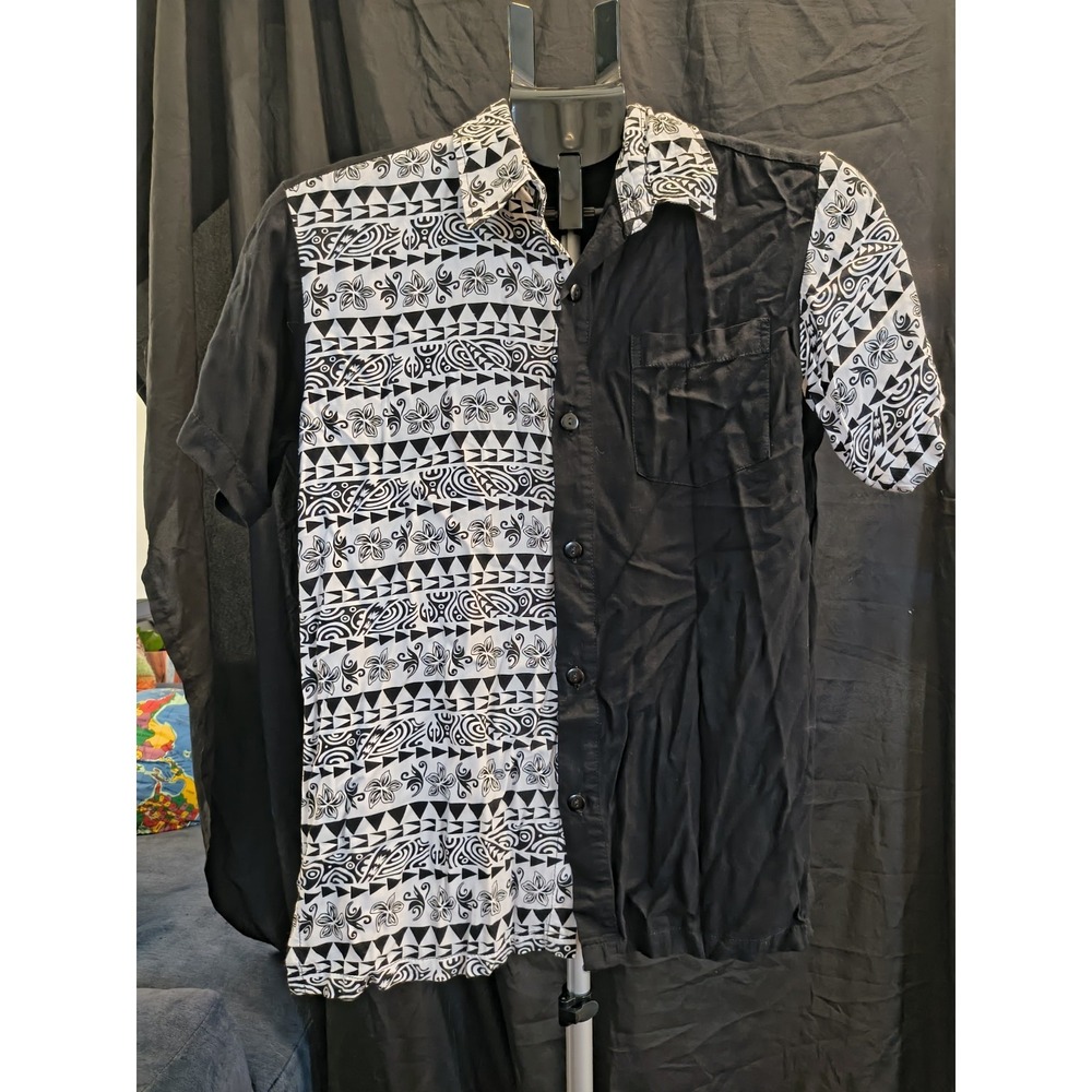 Da Edge L/12 Back And White Color Block Button Up Women's Short Sleeve Rayon